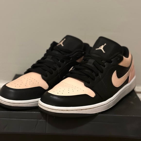 Shoes are called Jordan 1 low ‘crimson tint’ , condition: very good, size: 10 - Picture 1 of 4
